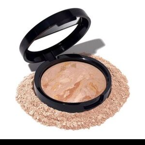 Laura Geller Balance-N-Brighten Medium $20 for 2
NEW